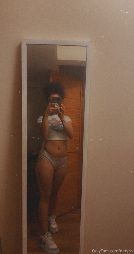 曲線美のブロンドオンリーファンズ 無料アダルト 写真