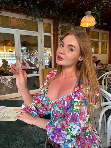 Lolaucos ポルノスター ヌード 写真