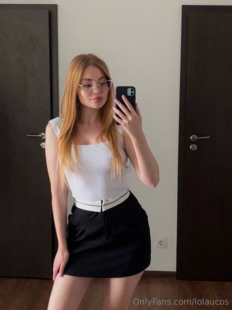 Lolaucos エロティックモデル 写真