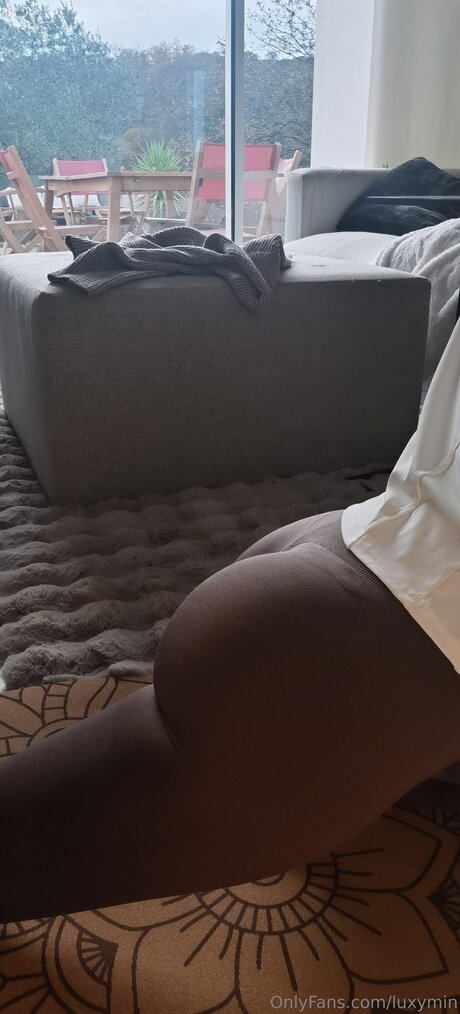 Luxymin ポルノモデル 画像