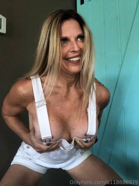 U118668979 無料のポルノスター 写真