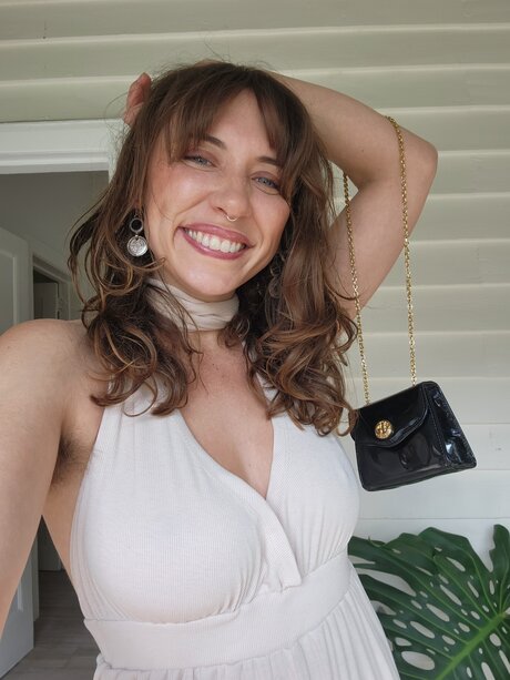 陸軍の熟女オンリーファンズ ポルノグラフィック ギャラリー