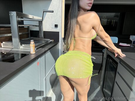 Adakham セックス女優 写真