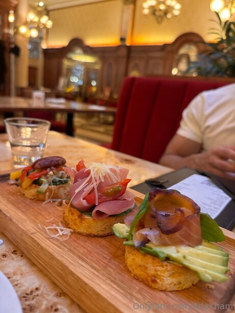 Adakham 最高のスター 写真