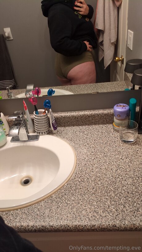 Tempting Eve ポルノスター ホット 写真