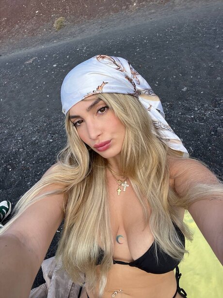 Itssschloeee ポルノスター 独占 画像