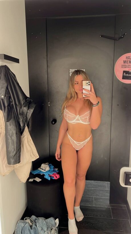 Itssschloeee ポルノスター 素敵 画像