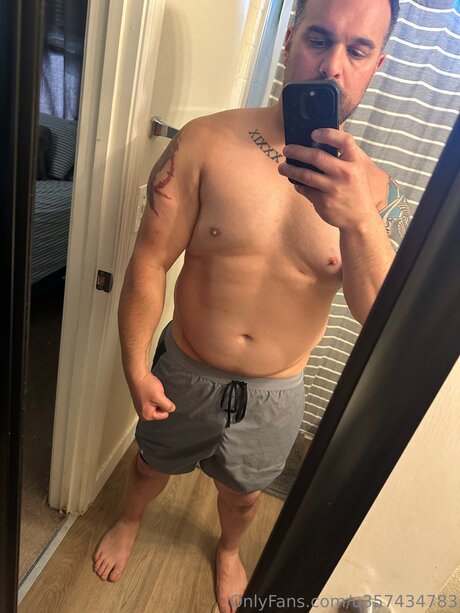 U357434783 独占スター 写真