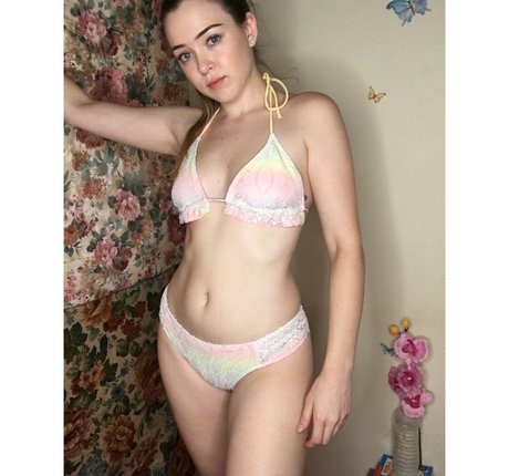 ティーンフィンガリングオンリーファンズ ポルノ 写真