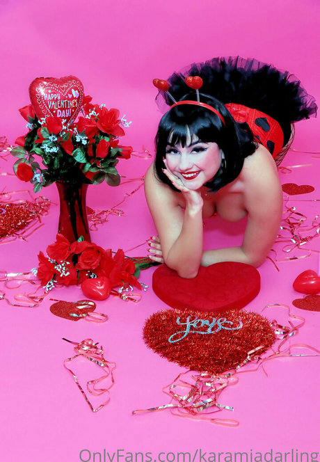 セクシーなブルネットのオンリーファンズ ホットセクシー ギャラリー