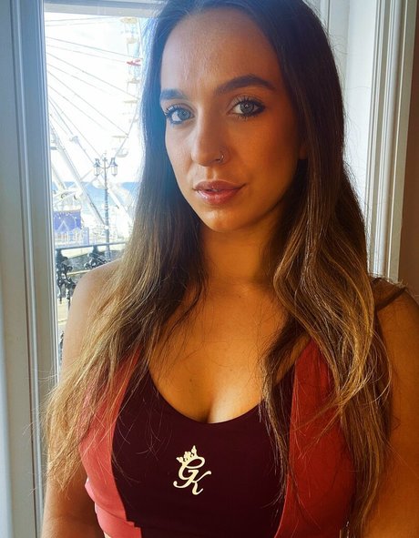 金髪乱交オンリーファンズ HD 写真