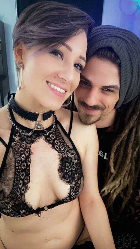 シャワー3P オンリーファンズ ホット裸 画像