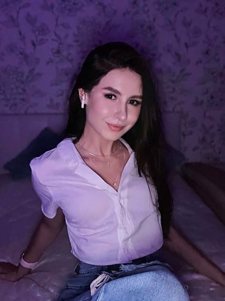 巨乳ランジェリーオンリーファンズ 無料セックス 画像