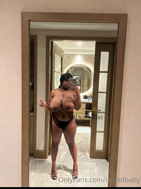 40歳のオンリーファンズ 無料ヌード 画像