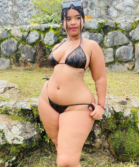 Angie Acosta 限定モデル 写真