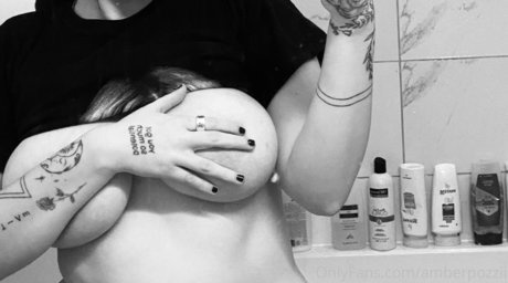 Amber Pozzi ヌードのポルノスター 写真