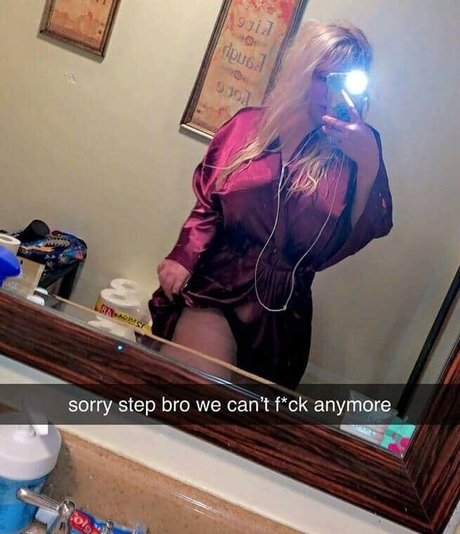 曲線美のランジェリーオンリーファンズ ポルノグラフィック 写真