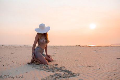 裸の女の子オンリーファンズ xxx ギャラリー