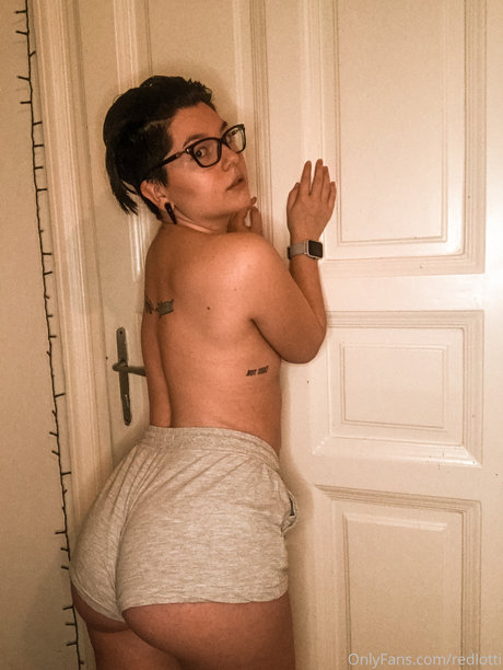 Lotti N スターセックス 写真