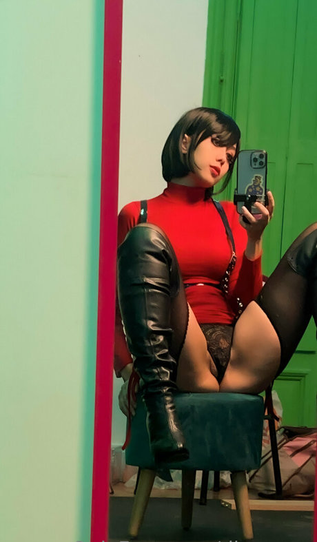 小さなおっぱいオンリーファンズ ヌード 画像