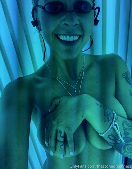 The Stoned Highness xxxモデル 写真