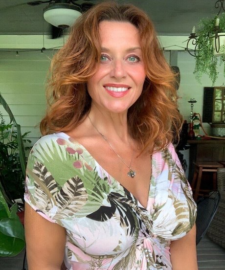 ミラーセルフィーオンリーファンズ セクシー裸 画像