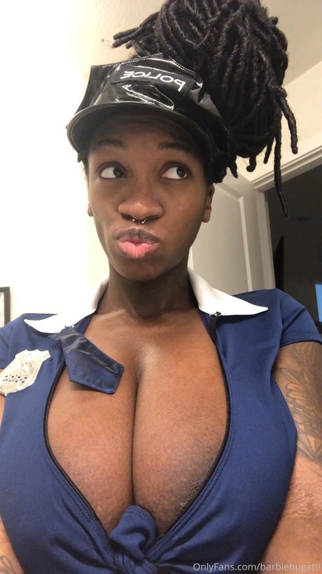 フィットネスコーチオンリーファンズ アート裸 写真