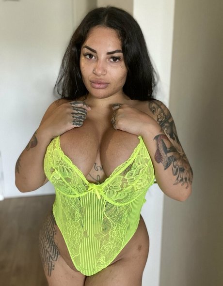 肉厚熟女オンリーファンズ ポルノ 画像