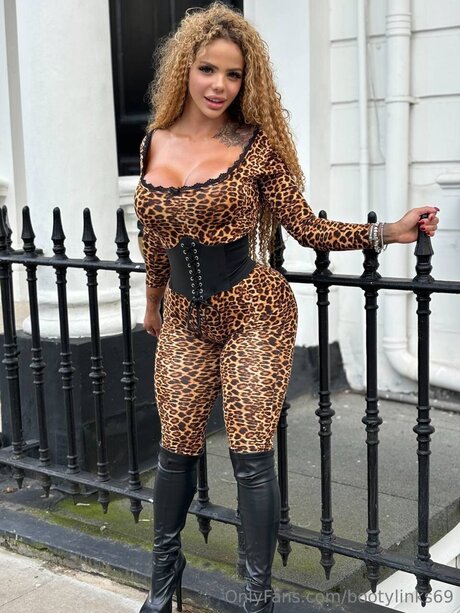 Bootylinks69 アダルトスター 画像