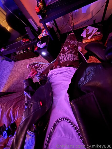 Icy Mikey888 トップスター 写真