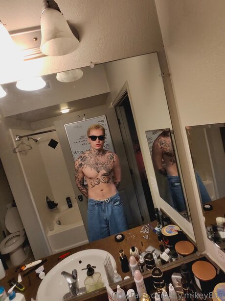 Icy Mikey888 ポルノモデル 写真