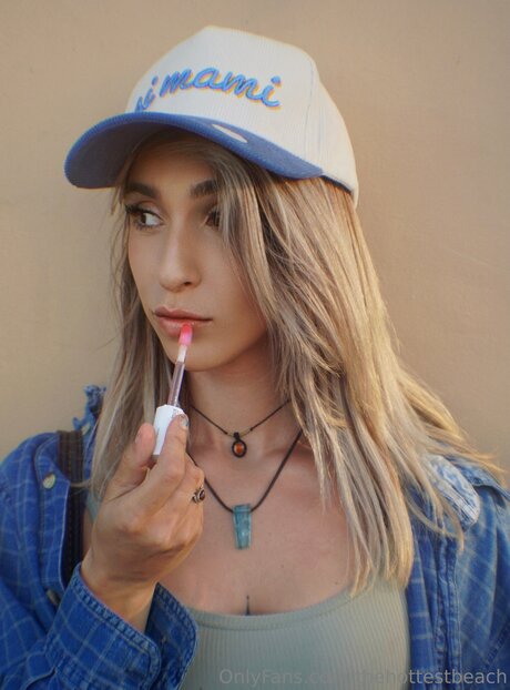 金髪のホットな妻オンリーファンズ ヌード 画像