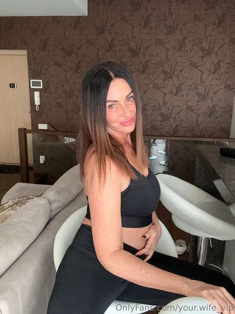 Your Wife Vip アダルトモデル 写真