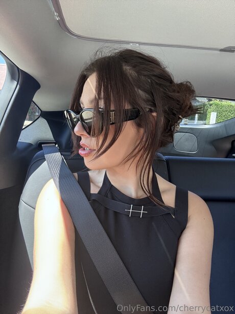 Cherrycatxox 裸のスター 写真