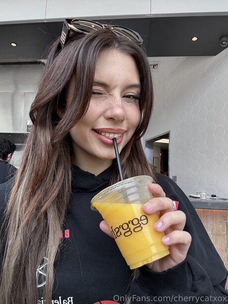 Cherrycatxox ポルノスター 写真