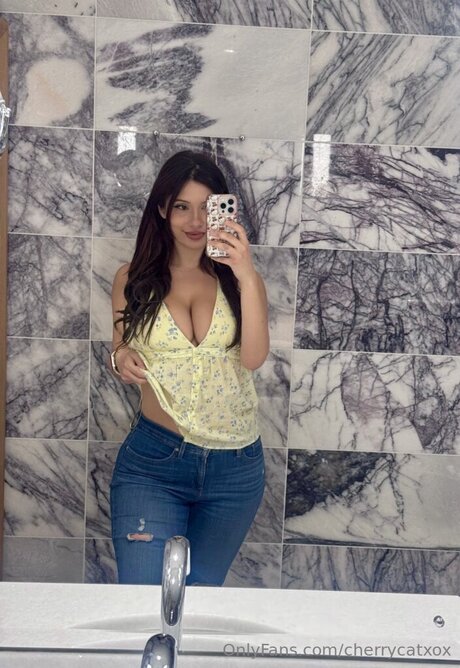 Cherrycatxox エロティックなスター アーカイブ