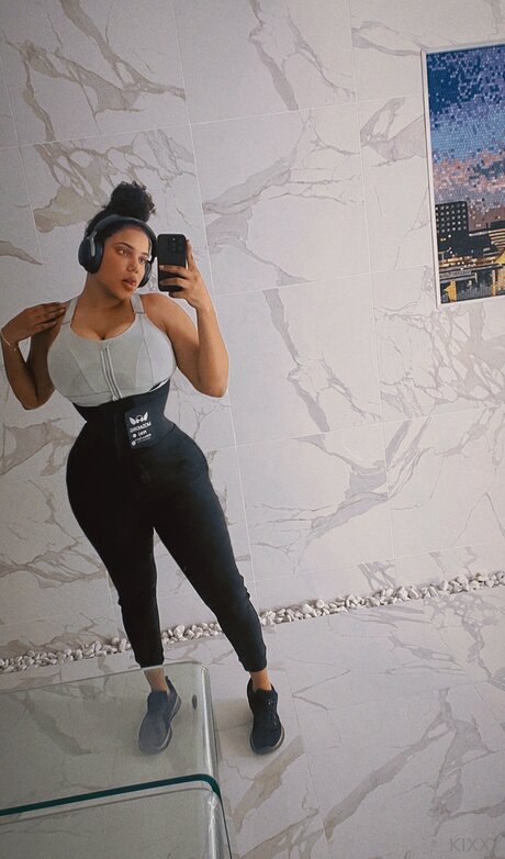 Thekixxy 裸モデル 画像