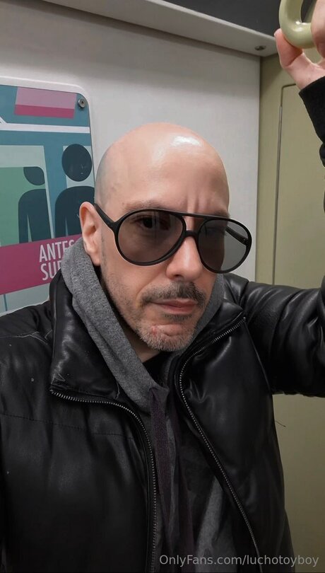 Luchotoyboy ポルノスター ヌード 写真