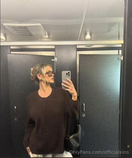 Officialkins 写真集