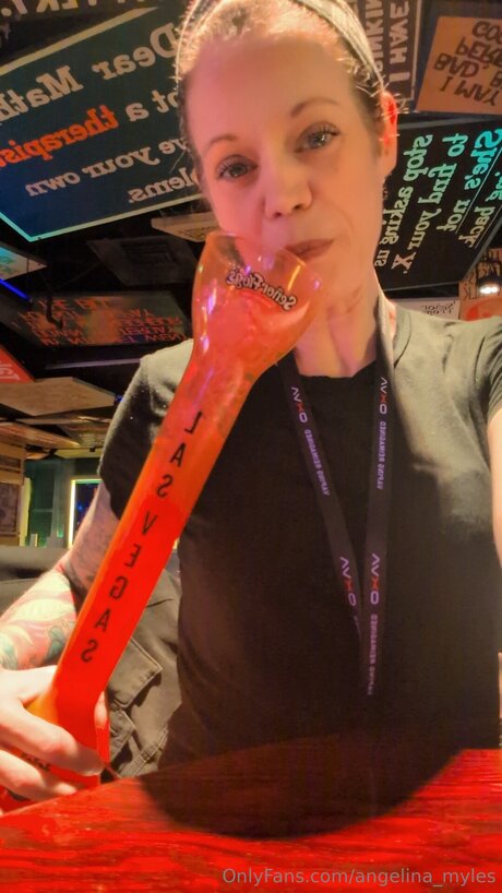 Angelina Myles セクシーなポルノスター ギャラリー