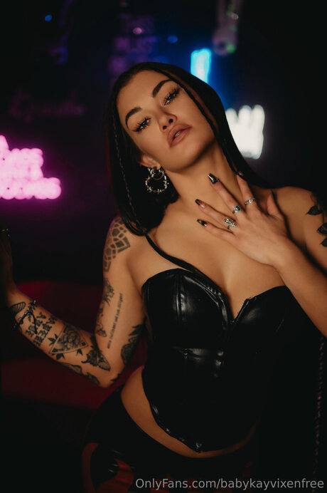 ティックトックスター オンリーファンズ 可愛い 写真