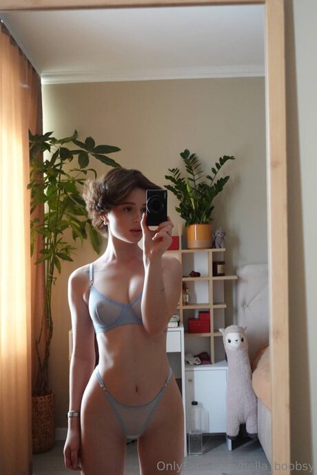 Bella Boobsy アダルトモデル 写真