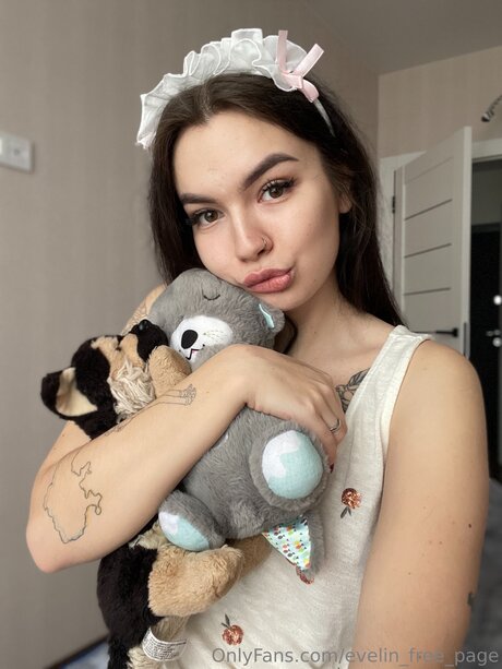 Evelin Free Page 無料女優 画像