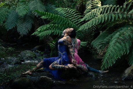 スキンオンリーファンズ 無料セックス 写真