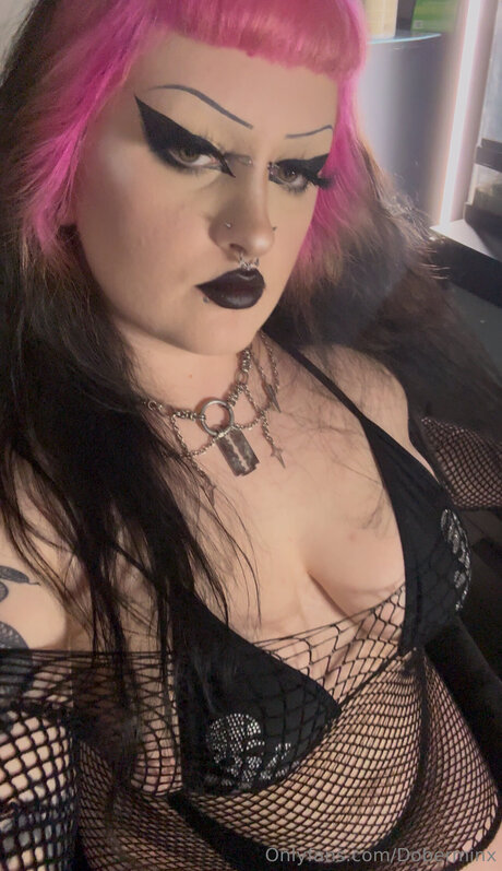 Doberminx セクシーモデル ギャラリー