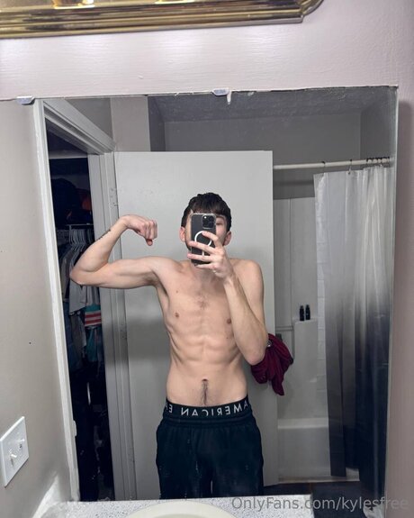 Kylesfree アダルトモデル 写真