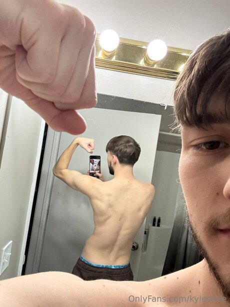 Kylesfree エロティックモデル 写真