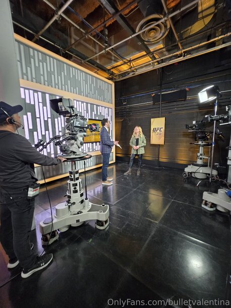 Bulletvalentina セクシーなスター 写真