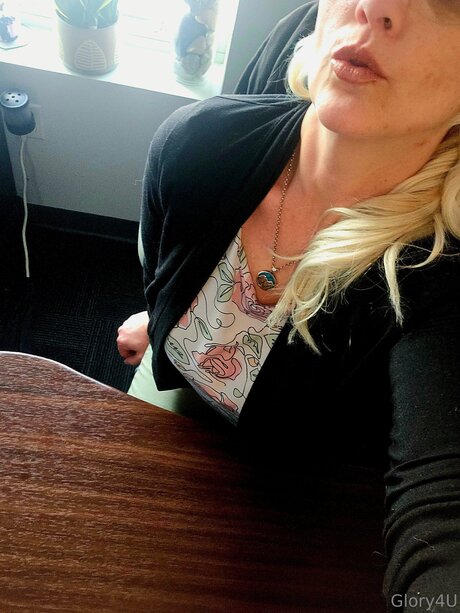 Glory4u セクシーモデル 画像