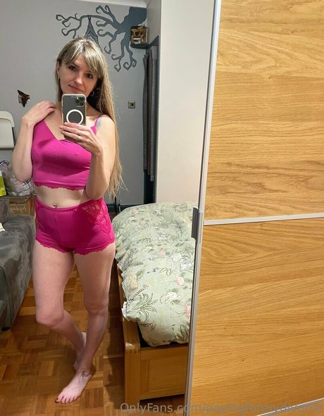 ティックトックスター オンリーファンズ えろた 写真